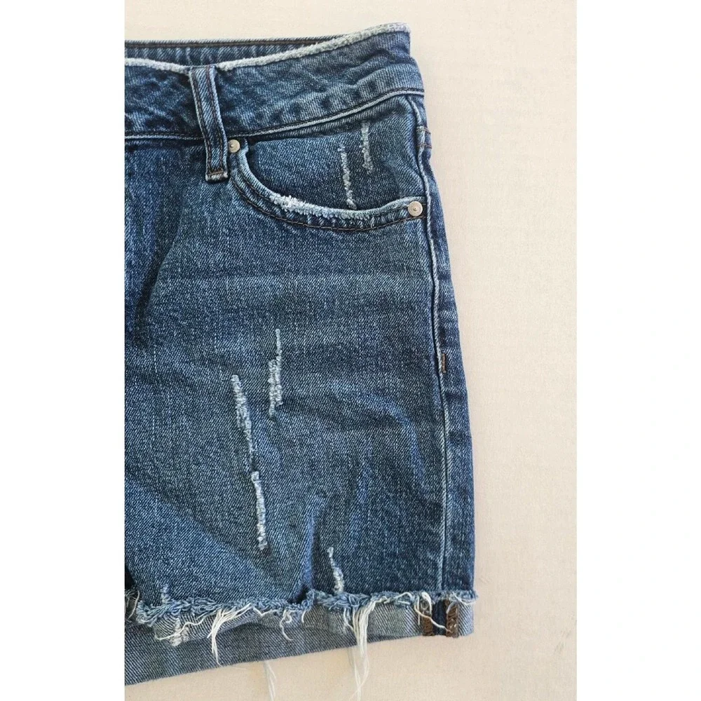 Joe's Jean Shorts Women's Size 28 Measures 30 Medium Wash Distressed Frayed Cuff